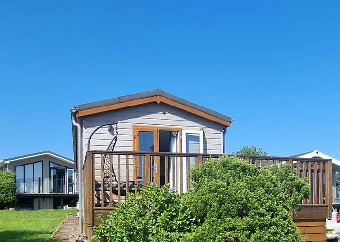42 Pine Lodge & Sea Views
